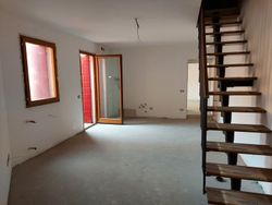 Appartamento grezzo di due piani con pertinenze (sub 28) - Lotto 14807 (Asta 14807)