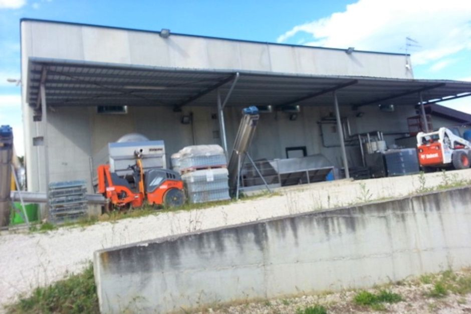 #14843 Capannone artigianale e area piantumata in vendita - foto 2