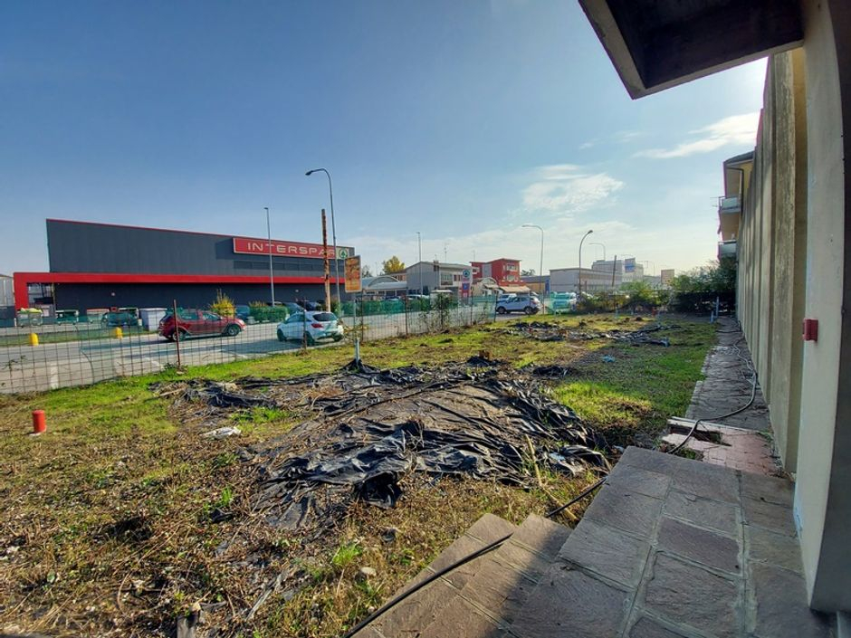 #14856 Deposito commerciale con abitazione del custode e terreno di pertinenza in vendita - foto 3