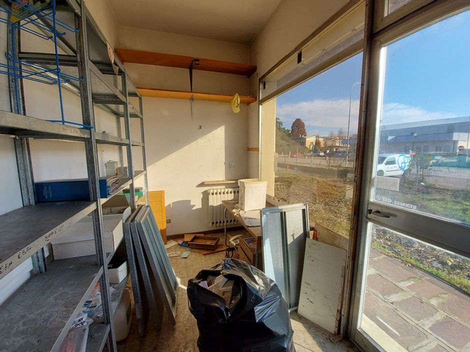 #14856 Deposito commerciale con abitazione del custode e terreno di pertinenza in vendita - foto 12