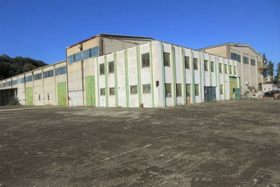 #14868 Porzione di capannone con uffici e corte in vendita - foto 1