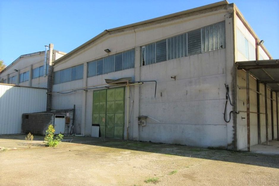 #14868 Porzione di capannone con uffici e corte in vendita - foto 2