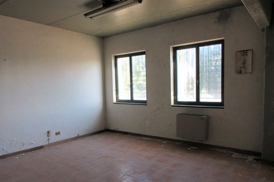 #14868 Porzione di capannone con uffici e corte in vendita - foto 6