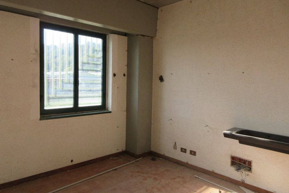 #14868 Porzione di capannone con uffici e corte in vendita - foto 8