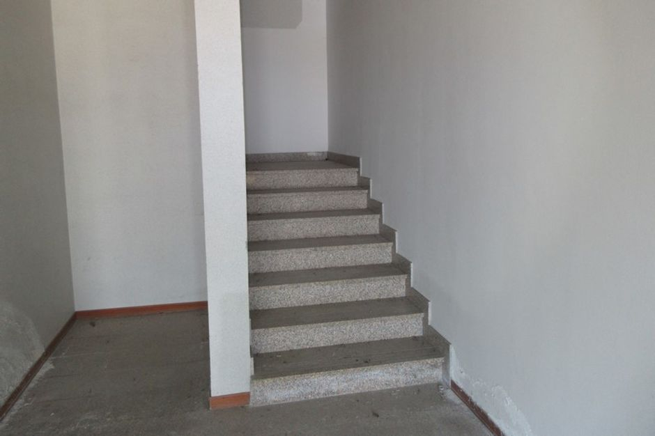 #14868 Porzione di capannone con uffici e corte in vendita - foto 10