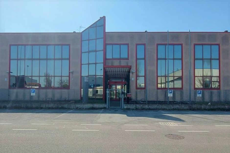 #14879 Capannone con uffici e cabina elettrica in vendita - foto 1