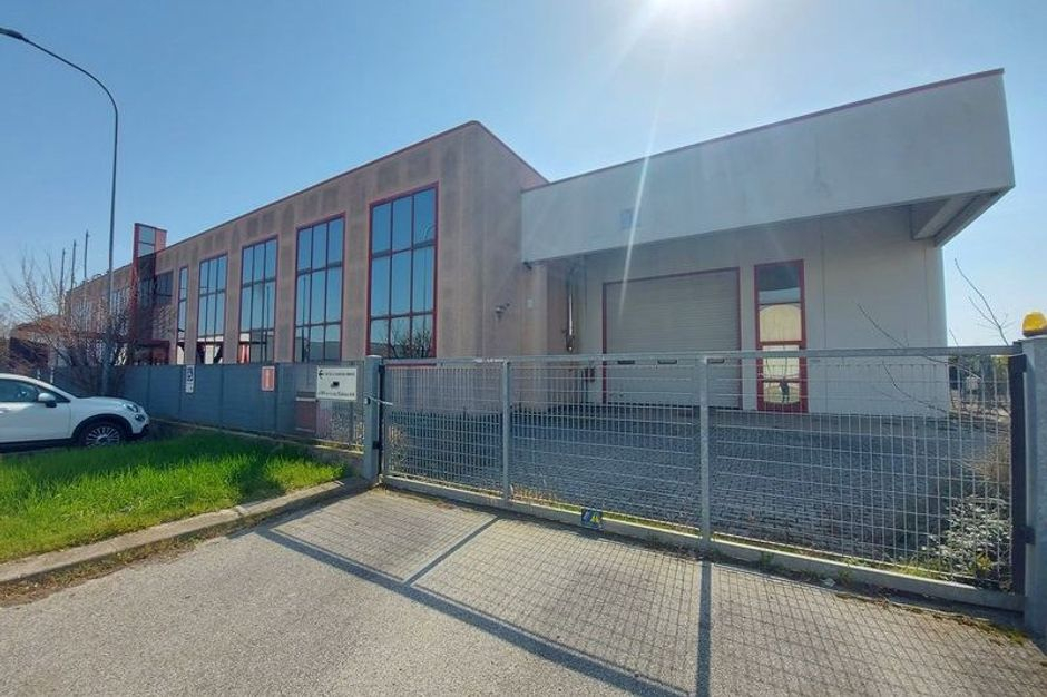 #14879 Capannone con uffici e cabina elettrica in vendita - foto 3
