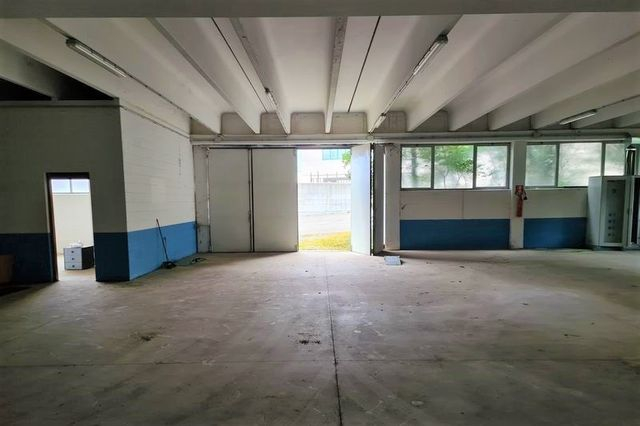 Con servizi in vendita