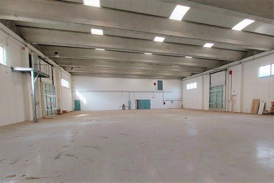 #14888 Capannone con uffici e sala lavorazione in vendita - foto 3