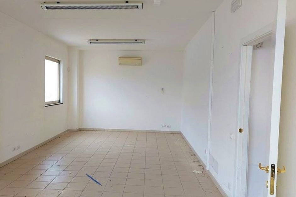 #14888 Capannone con uffici e sala lavorazione in vendita - foto 5
