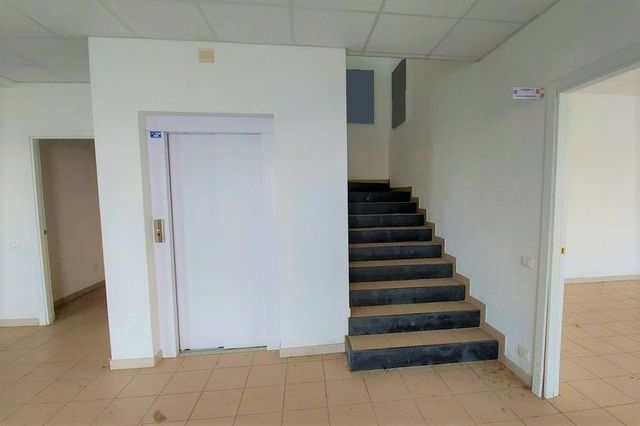 Con servizi in vendita