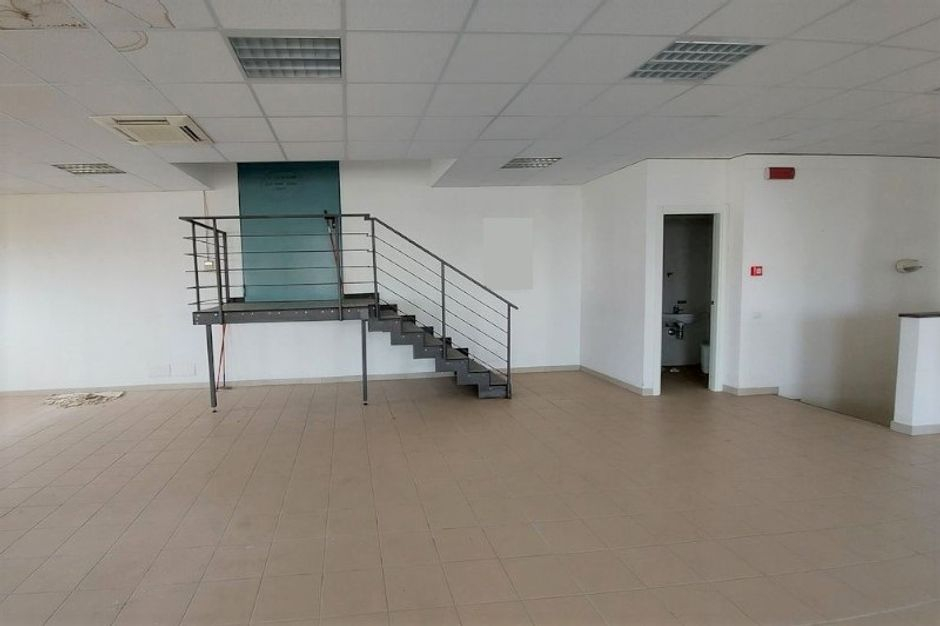 #14888 Capannone con uffici e sala lavorazione in vendita - foto 16