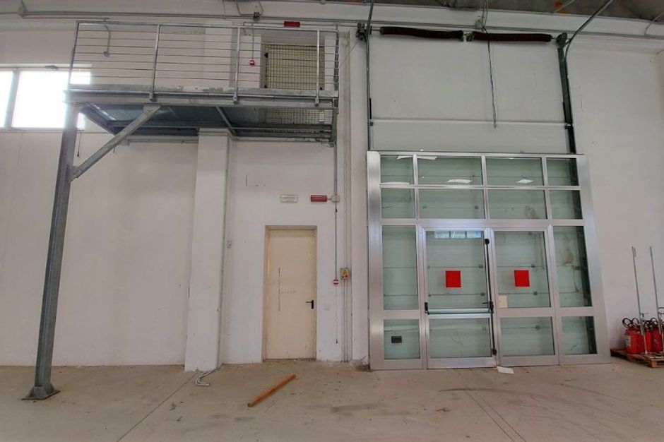 #14888 Capannone con uffici e sala lavorazione in vendita - foto 17