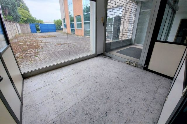 Con servizi in vendita