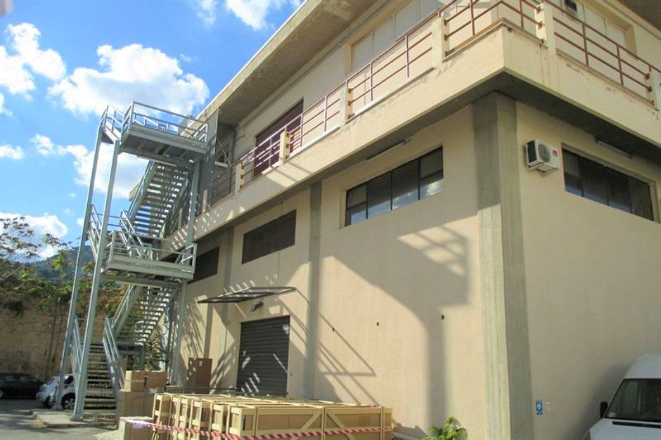 #14917 Complesso produttivo con uffici e cortile in vendita - foto 2