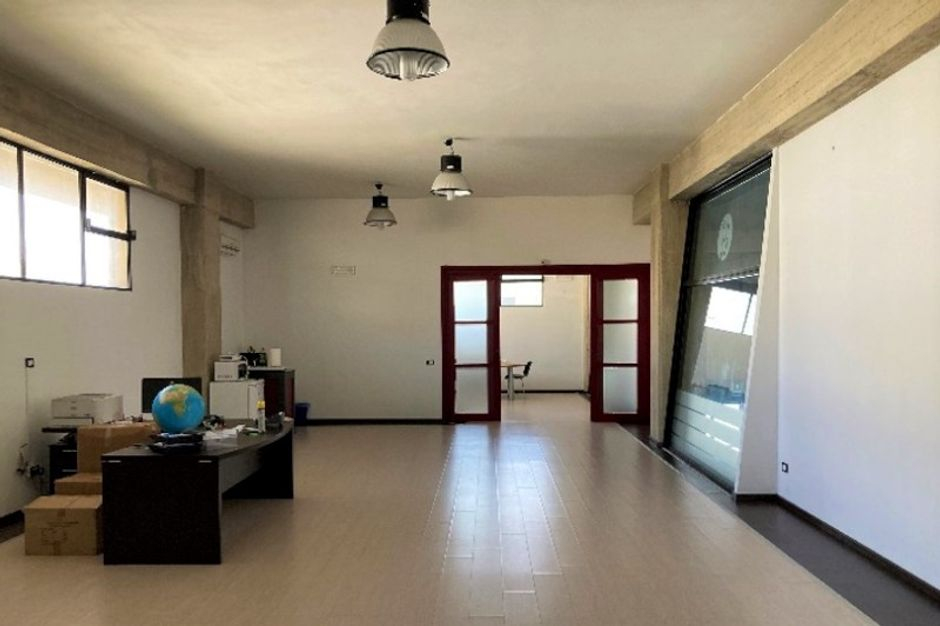 #14917 Complesso produttivo con uffici e cortile in vendita - foto 3