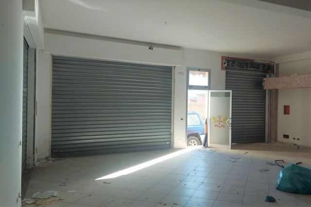 Negozi in vendita