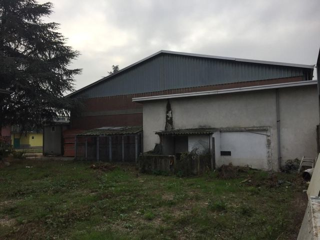 Con servizi in vendita
