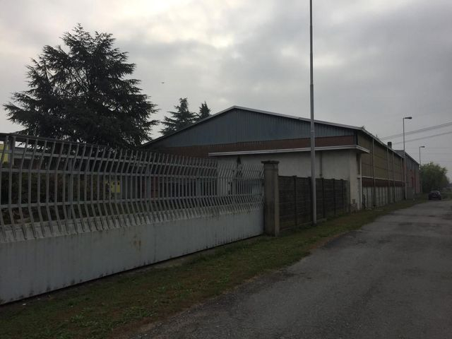 Con servizi in vendita