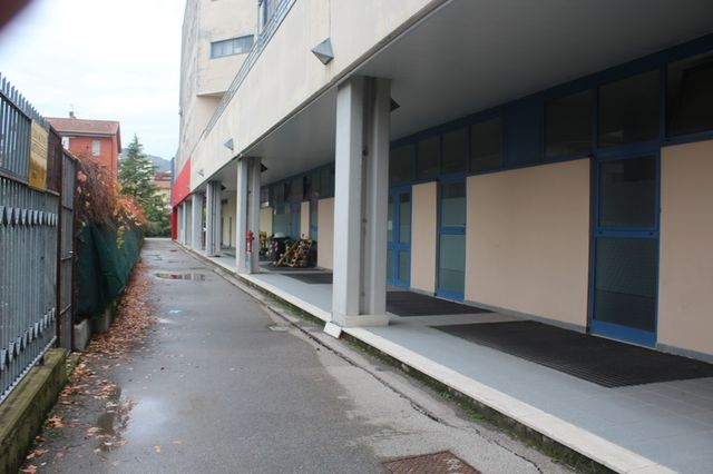 Negozi in vendita