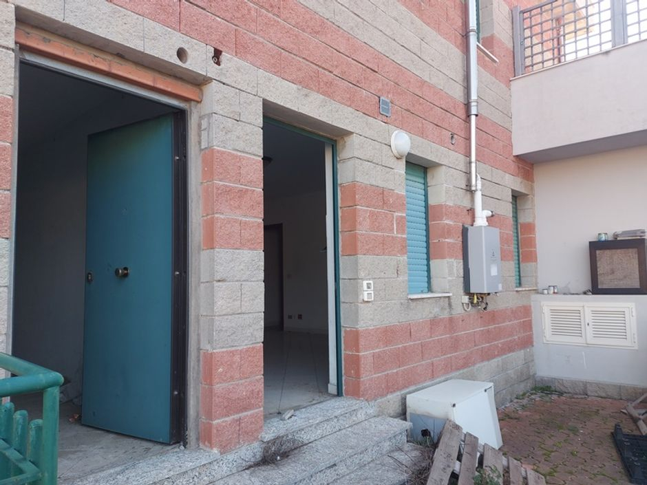 #15120 Immobile commerciale con magazzini e appartamenti in vendita - foto 8
