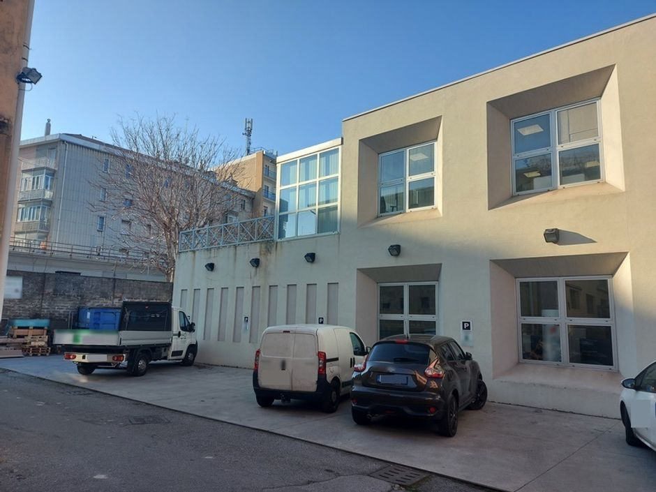 #15122 Immobile commerciale con magazzini in vendita - foto 1