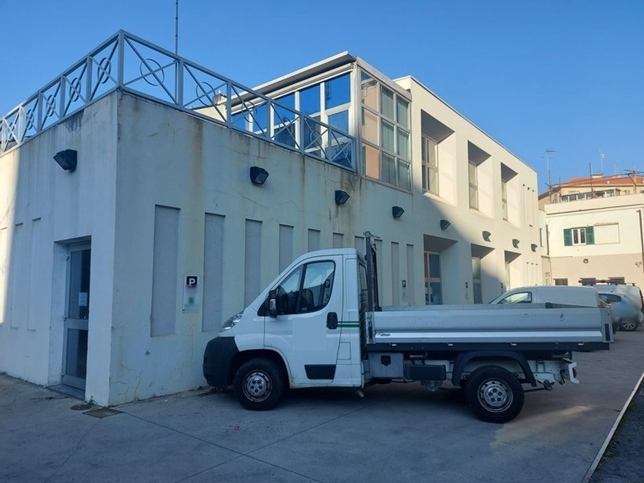 #15122 Immobile commerciale con magazzini in vendita - foto 2