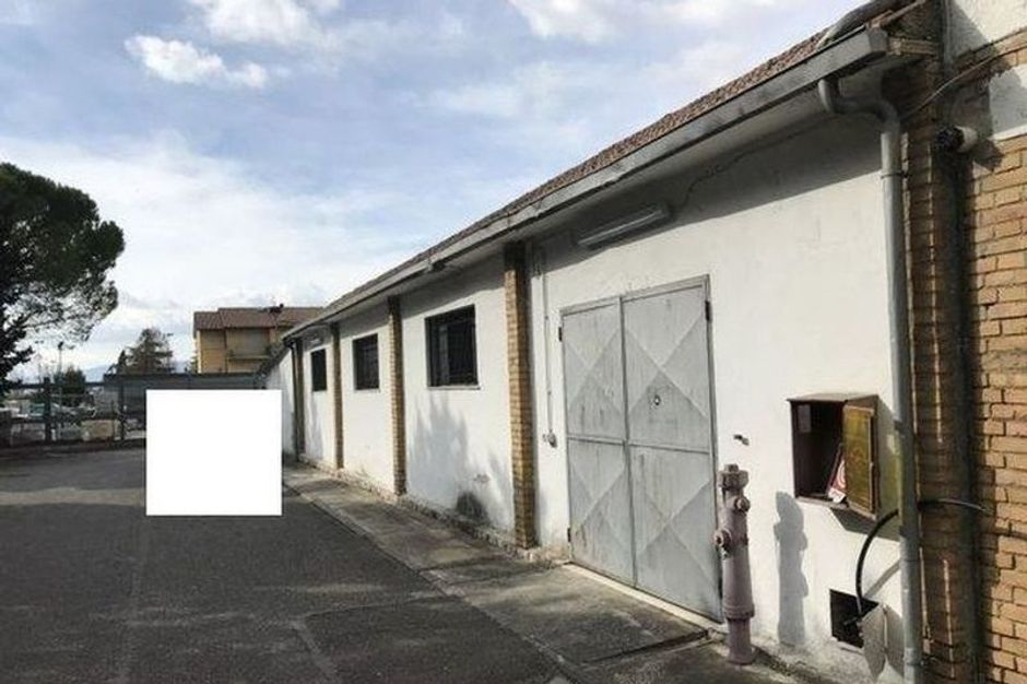 #15157 Capannone con 3 unità artigianali con area esterna in vendita - foto 2