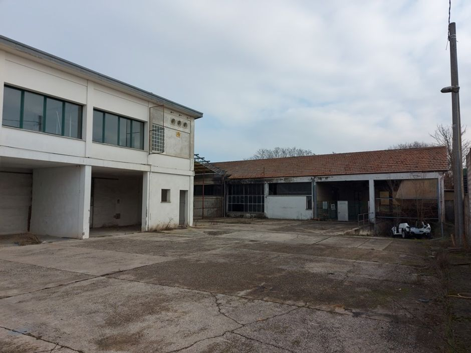 #15163 Capannone artigianale in stato di abbandono in vendita - foto 3