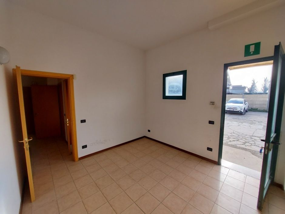 #15168 Capannone artigianale ad uso deposito con uffici in vendita - foto 5