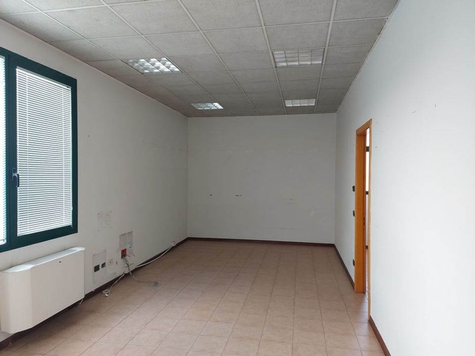 #15168 Capannone artigianale ad uso deposito con uffici in vendita - foto 12