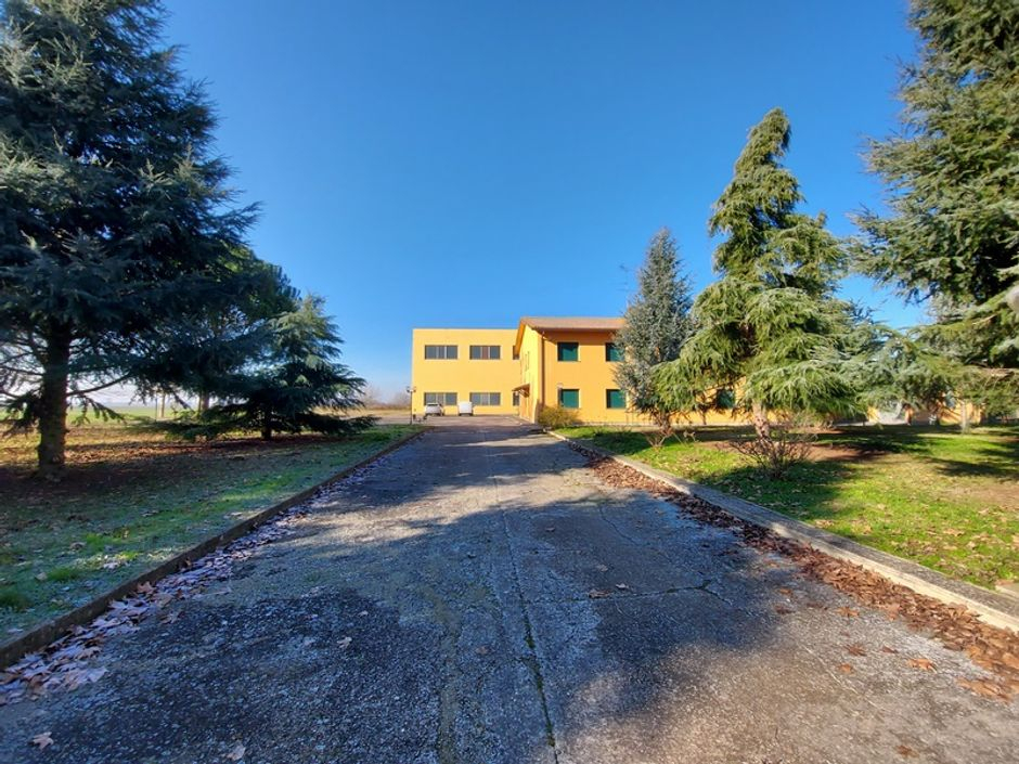 #15189 Complesso immobiliare con terreno in vendita - foto 1