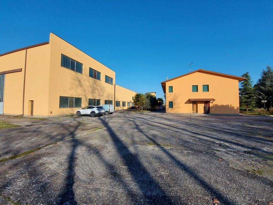 #15189 Complesso immobiliare con terreno in vendita - foto 2