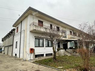 Capannoni artigianali in vendita