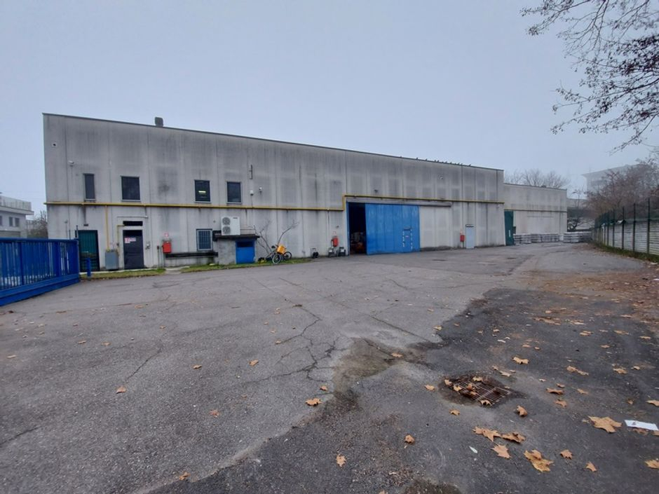 #15290 Capannone industriale con area pertinenziale Occupato con indennità economica in vendita - foto 1