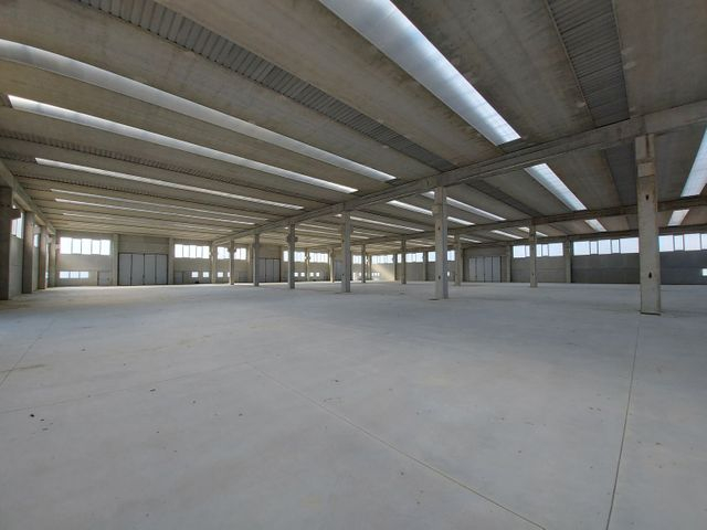 Fabbricati industriali in vendita
