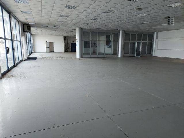 Complessi commerciali in vendita