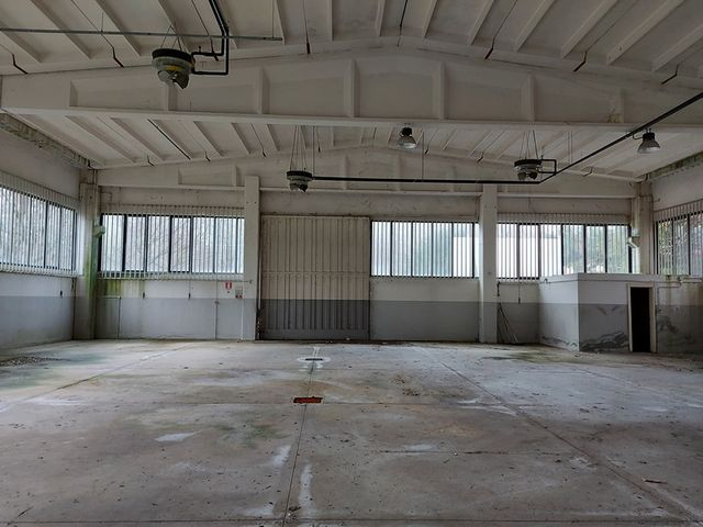 Laboratori in vendita