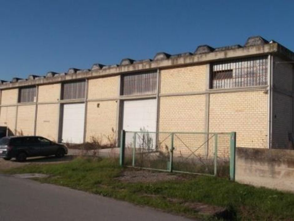 #15417 Porzione di capannone con area pertinenziale in vendita - foto 1