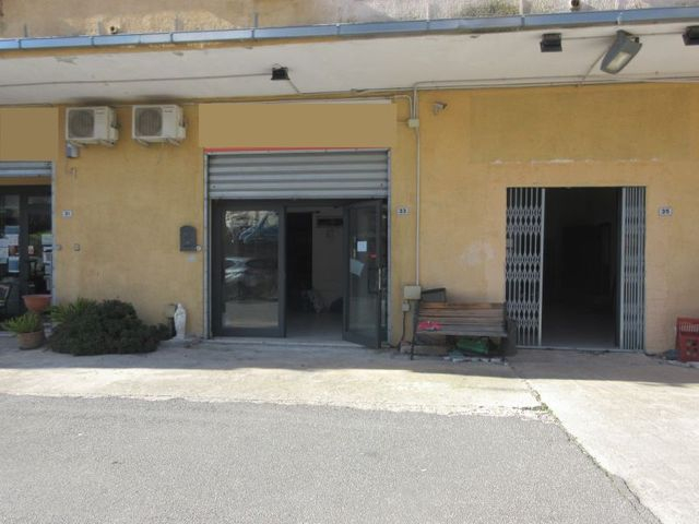 Negozi in vendita