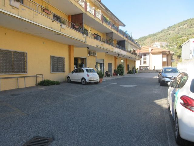 Negozi in vendita