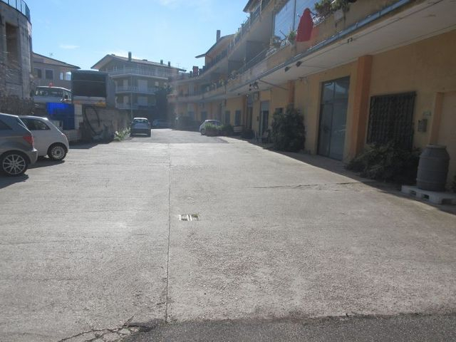 Negozi in vendita