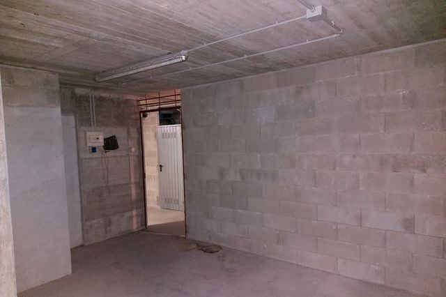 Garage in vendita