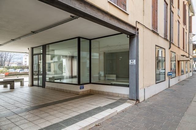 Negozi in vendita