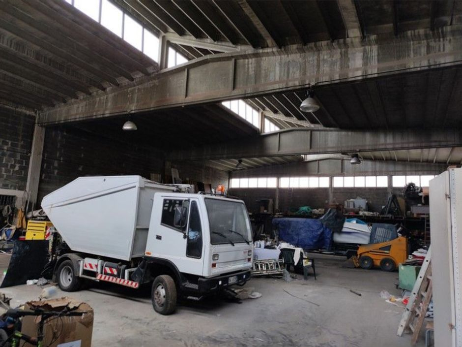 #15781 Capannone industriale con piazzale in vendita - foto 1
