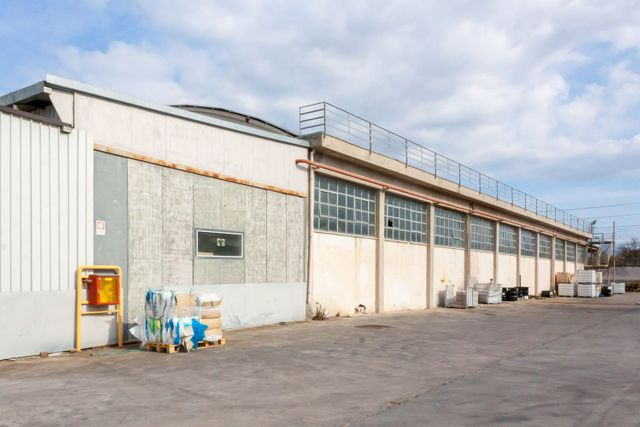 Fabbricati industriali in vendita