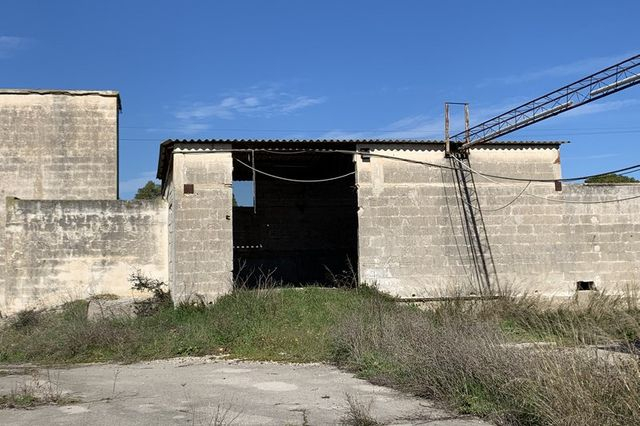 Fabbricati industriali in vendita