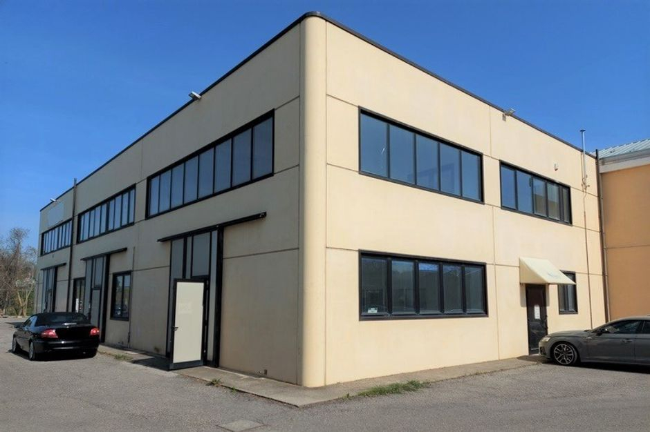 #15886 Magazzino duplex e posto auto scoperto in vendita - foto 1