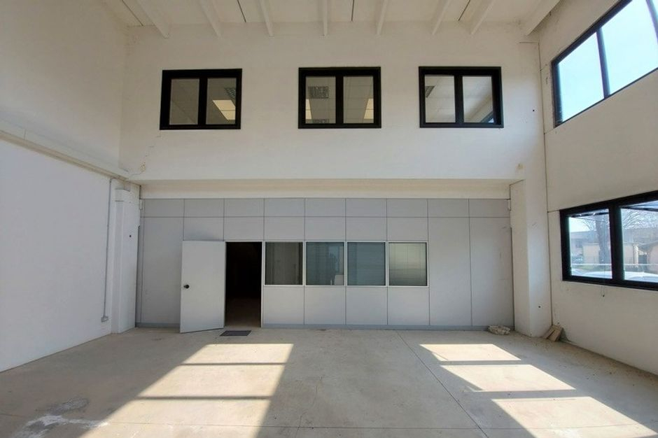 #15886 Magazzino duplex e posto auto scoperto in vendita - foto 3