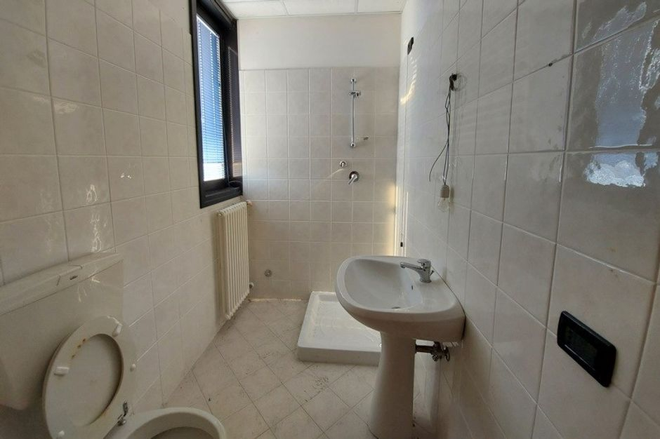 #15886 Magazzino duplex e posto auto scoperto in vendita - foto 5